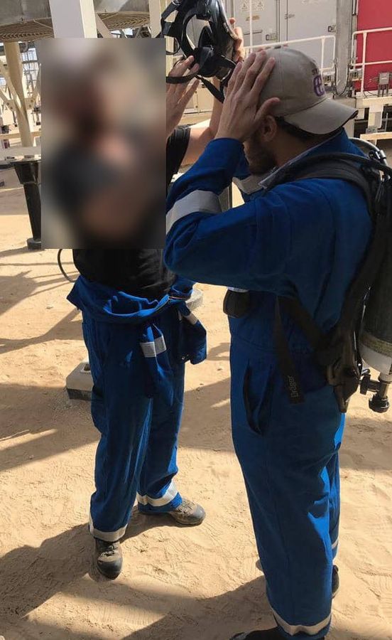 Safety training: help fitting the face mask