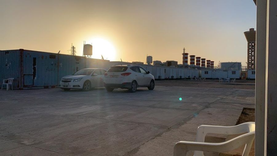 مجمع الموقع عند الغروب